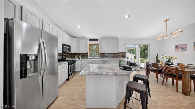 10142 Hillcrest Road, Kirtland, OH 44094