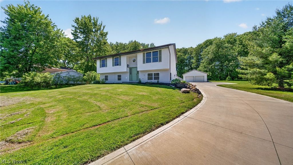 10142 Hillcrest Road, Kirtland, OH 44094