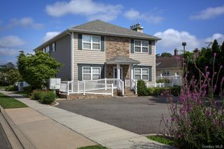 262 Eastern Parkway 262-04, Farmingdale, NY 11735