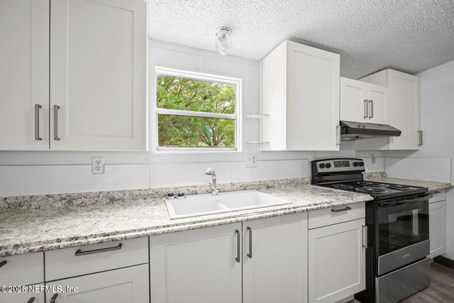 4318 DEERFIELD Circle W, Macclenny, FL 32063