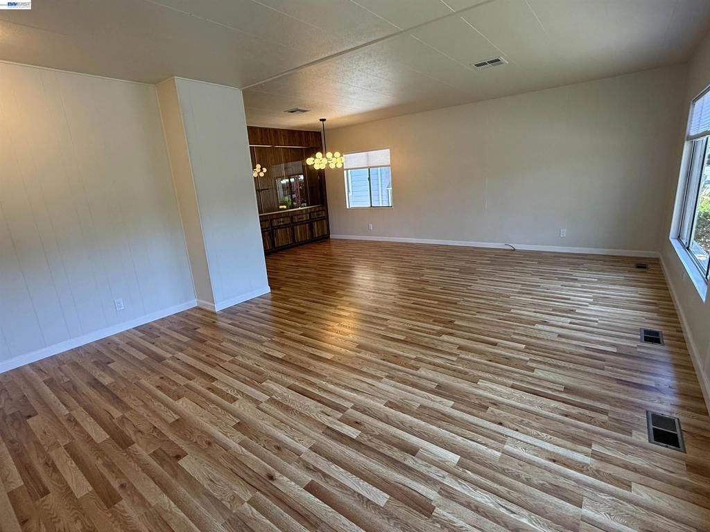 Image 10 of property listing at 29354 Middleborough, Hayward, CA 94544