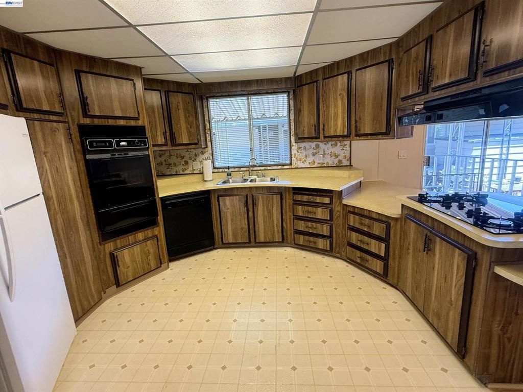 Image 12 of property listing at 29354 Middleborough, Hayward, CA 94544