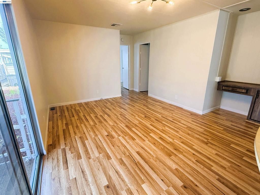 Image 15 of property listing at 29354 Middleborough, Hayward, CA 94544