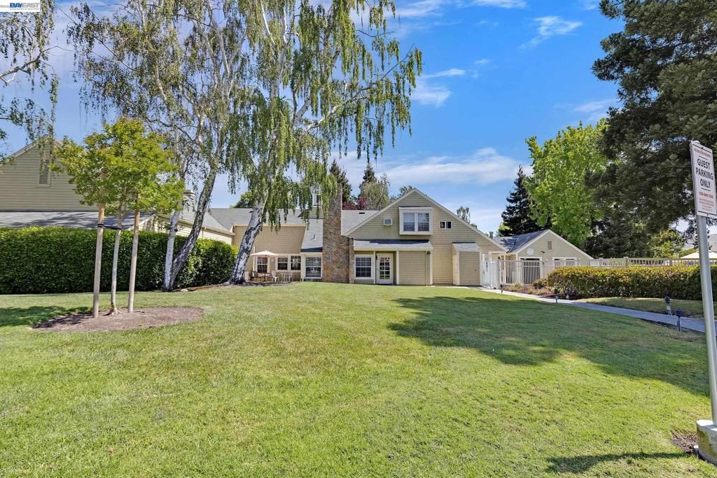 Image 24 of property listing at 29354 Middleborough, Hayward, CA 94544