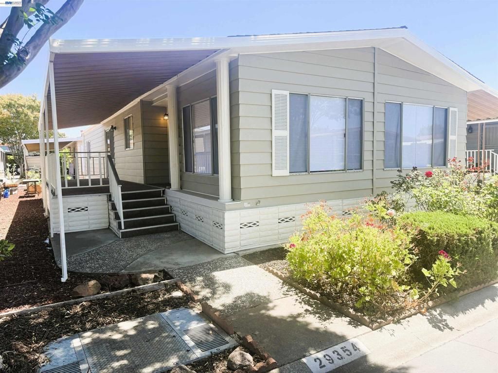 Image 3 of property listing at 29354 Middleborough, Hayward, CA 94544