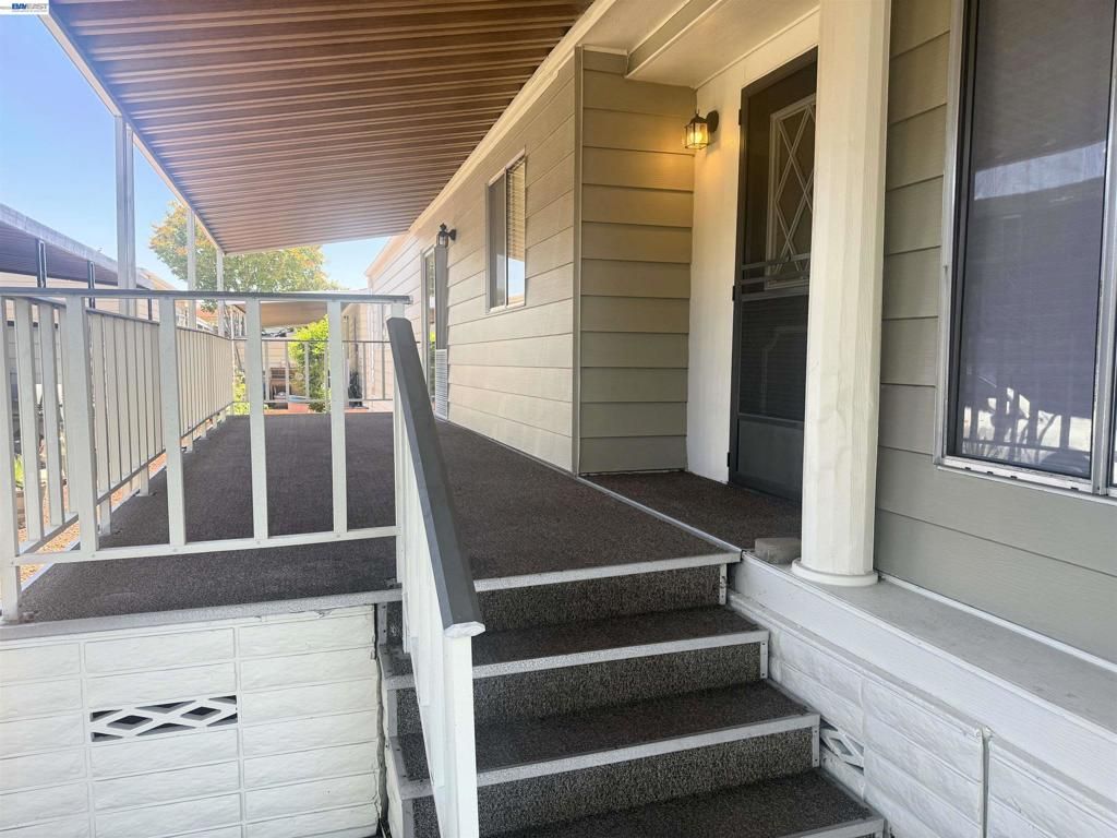 Image 4 of property listing at 29354 Middleborough, Hayward, CA 94544