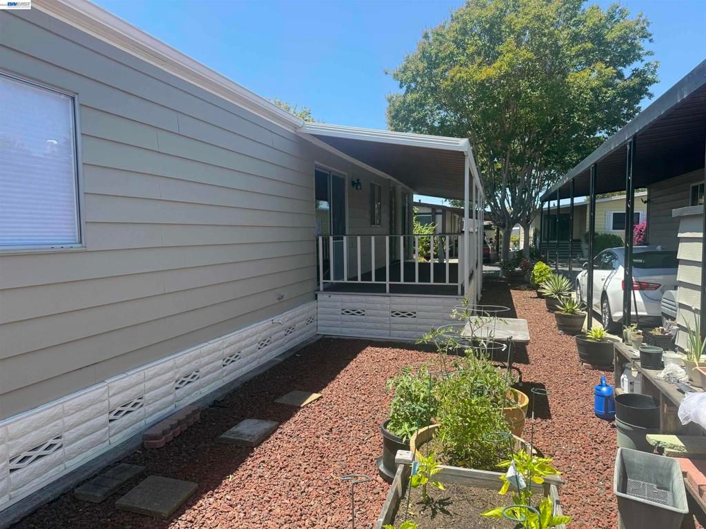 Image 5 of property listing at 29354 Middleborough, Hayward, CA 94544