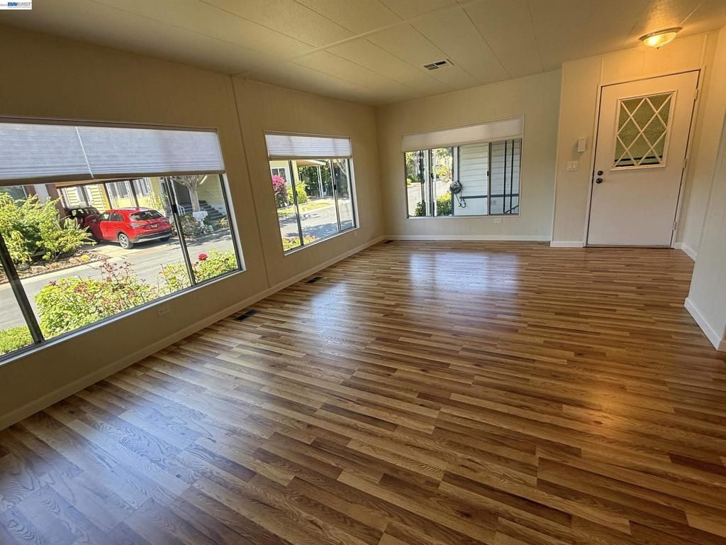 Image 8 of property listing at 29354 Middleborough, Hayward, CA 94544