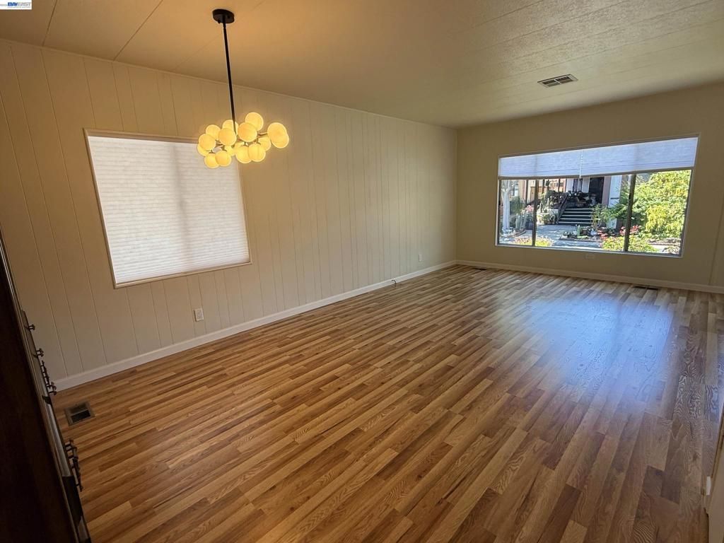 Image 9 of property listing at 29354 Middleborough, Hayward, CA 94544