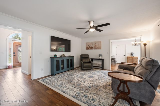 8316 Lacevine Rd, Louisville, KY 40220