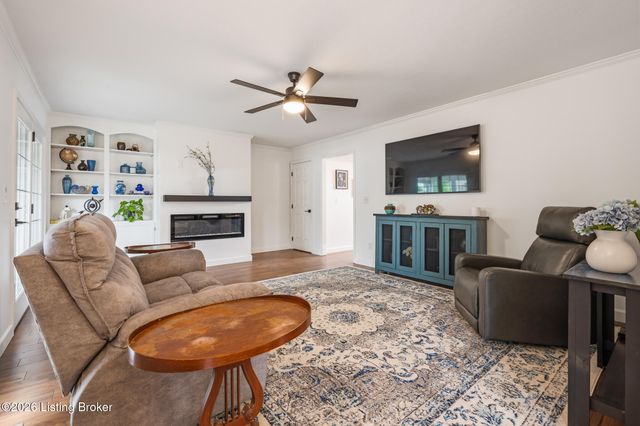 8316 Lacevine Rd, Louisville, KY 40220
