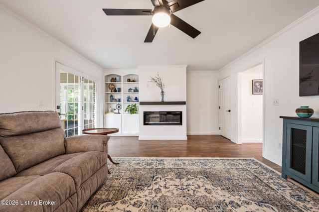 8316 Lacevine Rd, Louisville, KY 40220