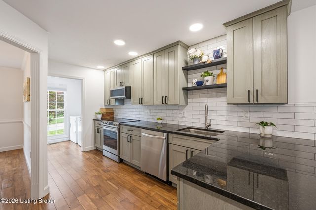 8316 Lacevine Rd, Louisville, KY 40220