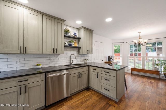8316 Lacevine Rd, Louisville, KY 40220