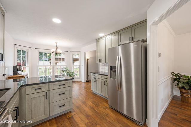 8316 Lacevine Rd, Louisville, KY 40220