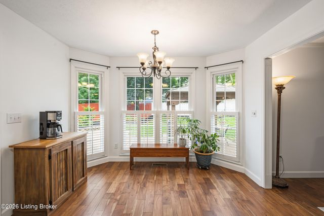 8316 Lacevine Rd, Louisville, KY 40220