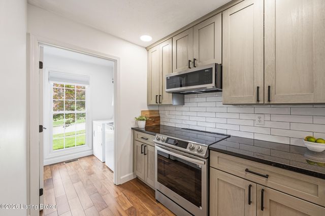 8316 Lacevine Rd, Louisville, KY 40220