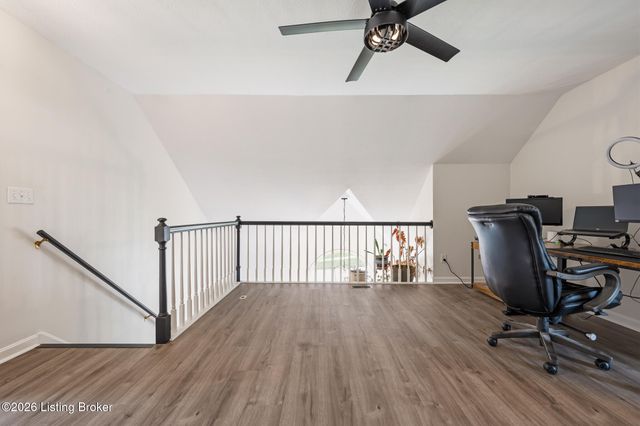 8316 Lacevine Rd, Louisville, KY 40220