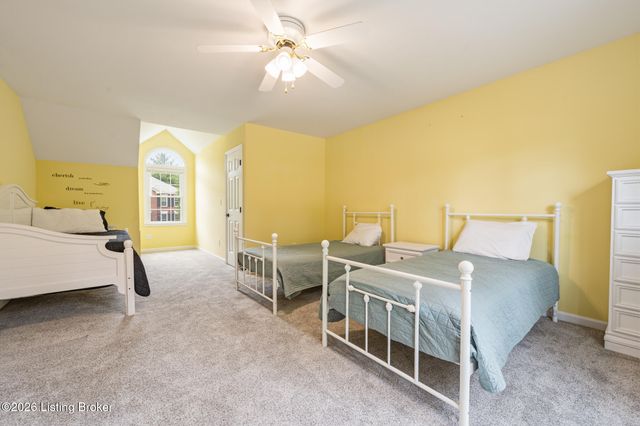 8316 Lacevine Rd, Louisville, KY 40220