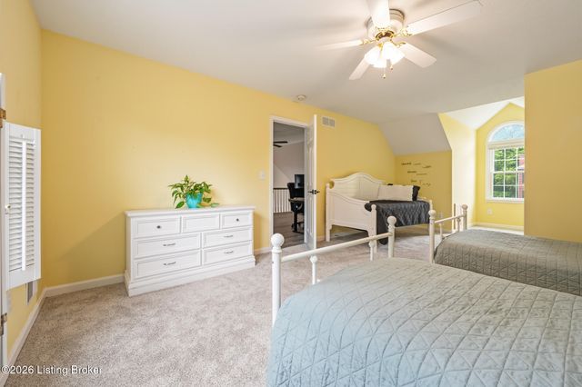8316 Lacevine Rd, Louisville, KY 40220