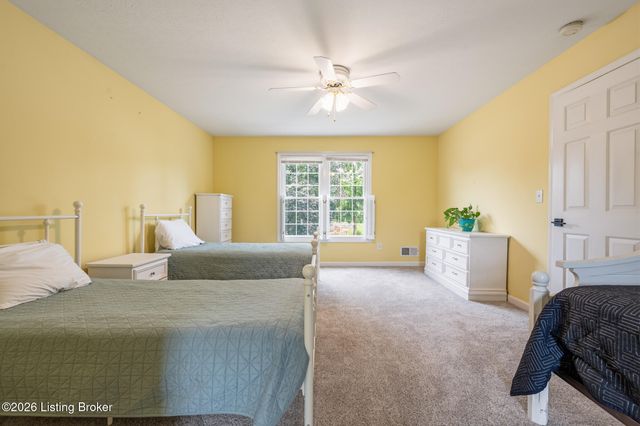 8316 Lacevine Rd, Louisville, KY 40220