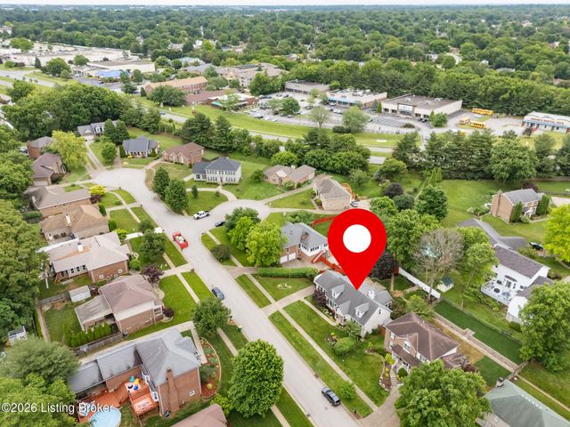8316 Lacevine Rd, Louisville, KY 40220