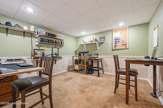 8316 Lacevine Rd, Louisville, KY 40220