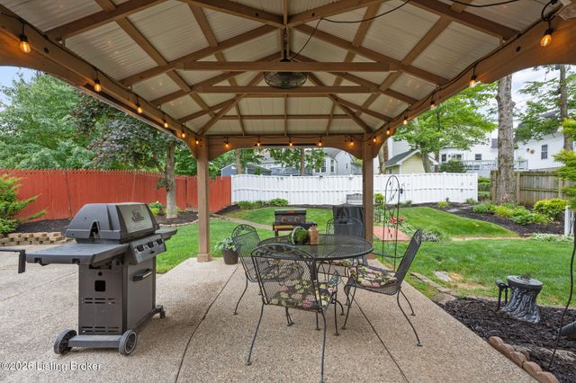 8316 Lacevine Rd, Louisville, KY 40220