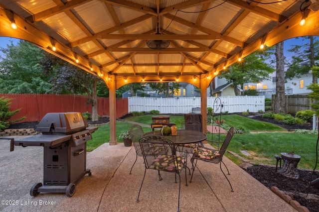 8316 Lacevine Rd, Louisville, KY 40220