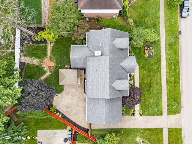 8316 Lacevine Rd, Louisville, KY 40220