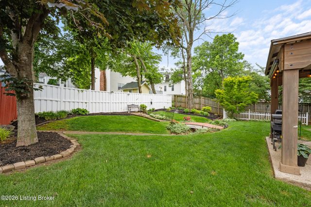 8316 Lacevine Rd, Louisville, KY 40220
