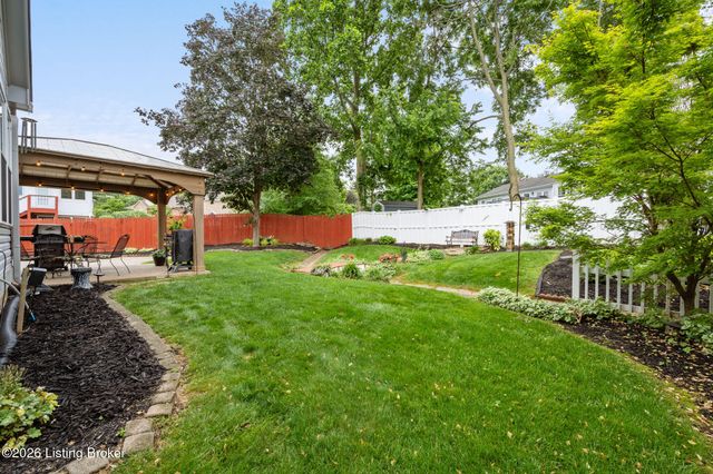 8316 Lacevine Rd, Louisville, KY 40220