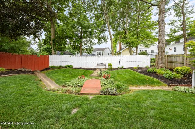 8316 Lacevine Rd, Louisville, KY 40220