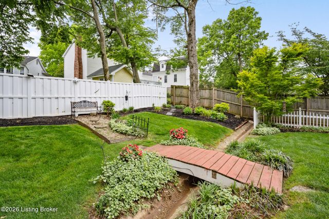 8316 Lacevine Rd, Louisville, KY 40220