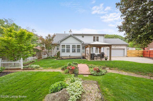8316 Lacevine Rd, Louisville, KY 40220