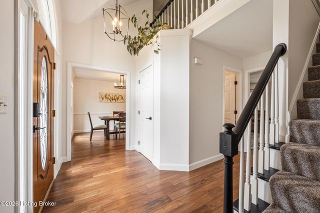 8316 Lacevine Rd, Louisville, KY 40220
