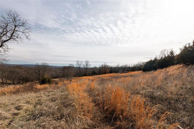 3877 W Kessler Mountain Road, Fayetteville, AR 72701
