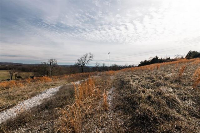 3877 W Kessler Mountain Road, Fayetteville, AR 72701