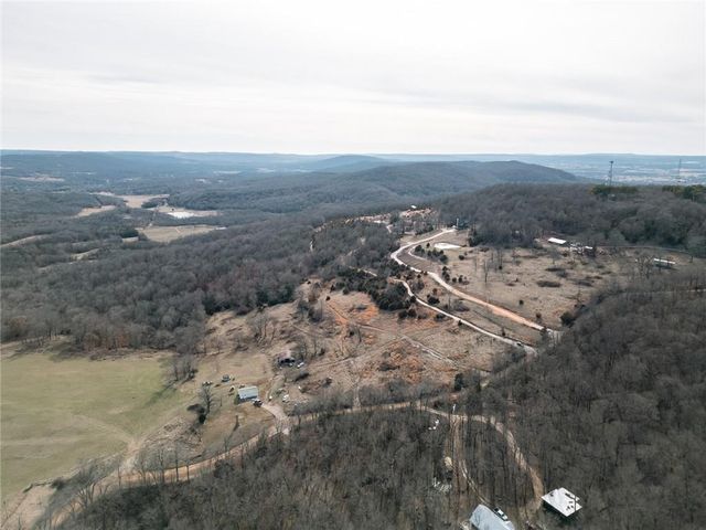 3877 W Kessler Mountain Road, Fayetteville, AR 72701