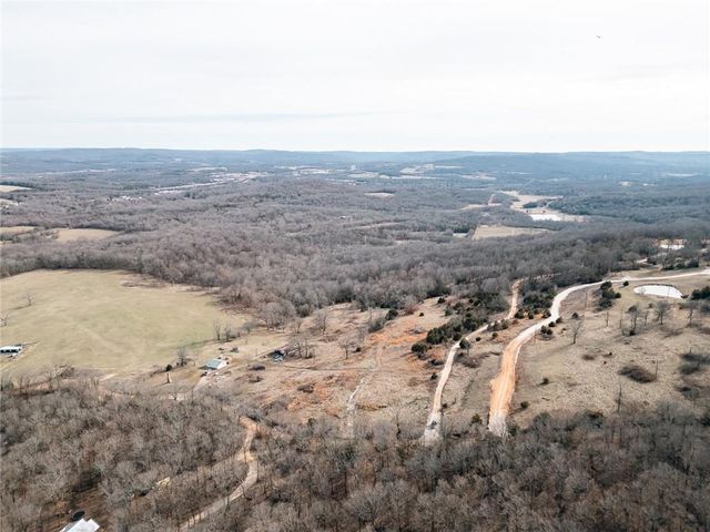 3877 W Kessler Mountain Road, Fayetteville, AR 72701
