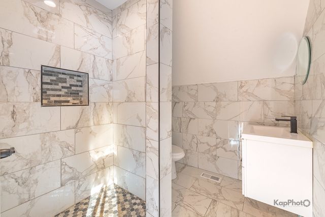 527 N Ridgeway Avenue, Chicago, IL 60624