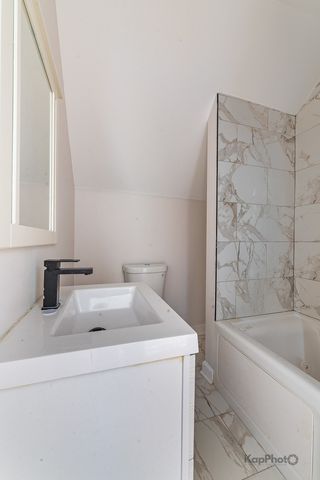 527 N Ridgeway Avenue, Chicago, IL 60624