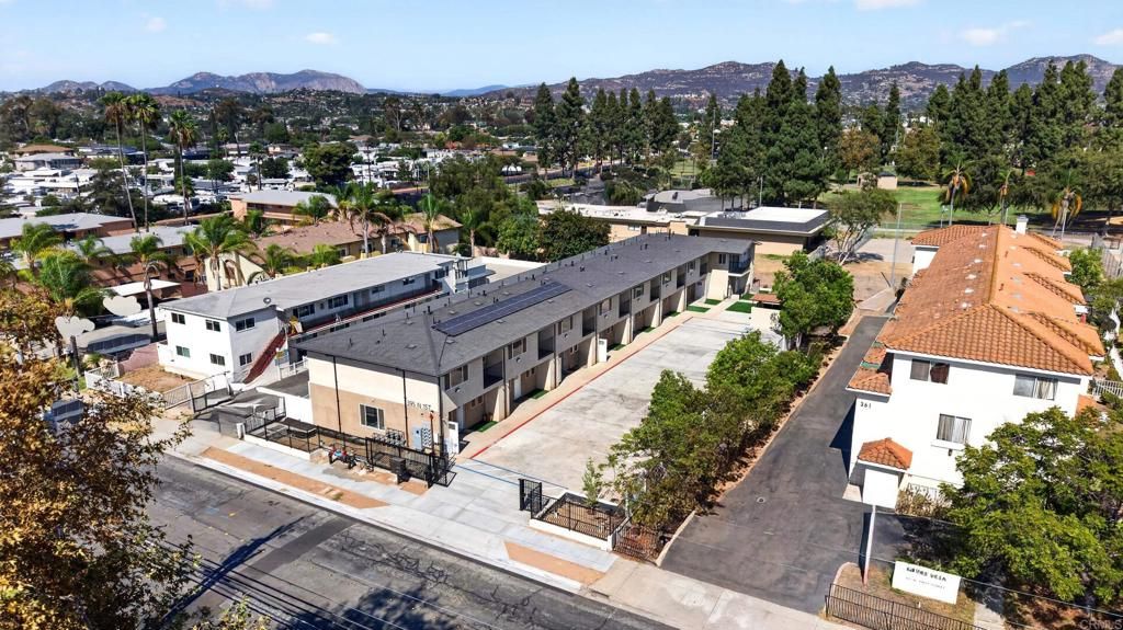 395 N 1St Street, El Cajon, CA 92021 — exterior