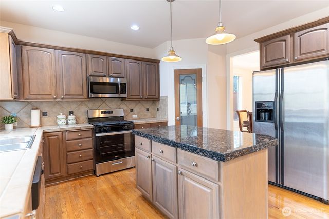 36010 11th Ave SW, Federal Way, WA 98023