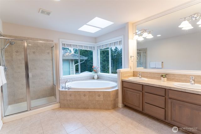 36010 11th Ave SW, Federal Way, WA 98023