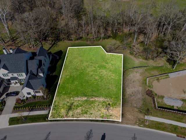 9040 Passiflora Ct, College Grove, TN 37046