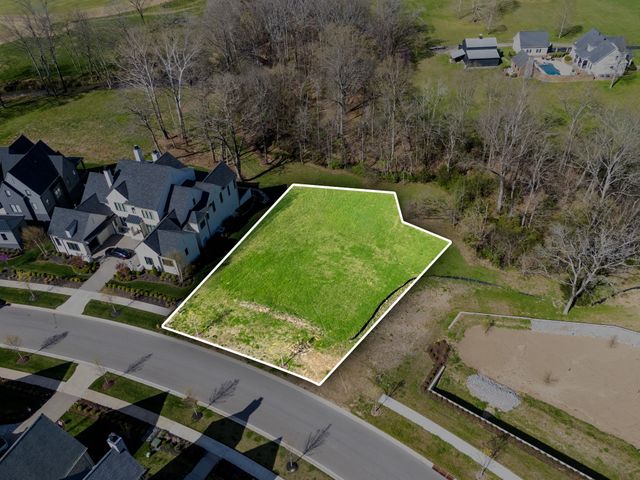 9040 Passiflora Ct, College Grove, TN 37046