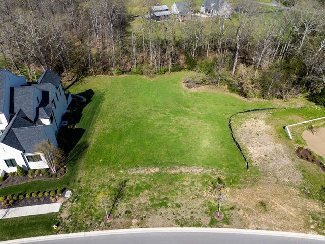 9040 Passiflora Ct, College Grove, TN 37046