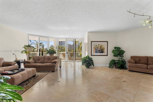 21050 Point Pl 502, Aventura, FL 33180