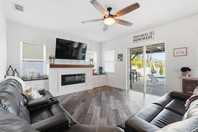 8113 CHAMPIONS FOREST WAY, Tampa, FL 33635